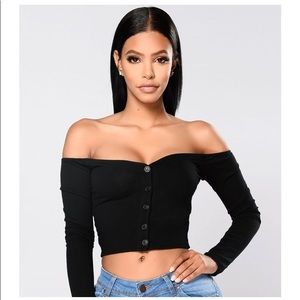 SOLD‼️‼️ that talk off the shoulder top - black
